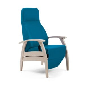 Geriatrische relaxstoelen: Geri Relax staalbaron blauw urine werende bekleding met wit houten frame
