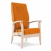 Relaxfauteuil voor lange ouderen: Angio RelaxOranje kunstleer Relaxfauteuil met licht eiken frame en een zwarte hendels