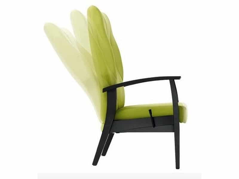 De rugleuning heeft een dut stand die bedienbaar is op 2 manieren: een licht bedienbare hendel aan 2 kanten of een automatische manuele.