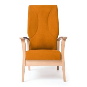 Relaxfauteuil voor ouderen oranje bekleding met bruin houten frame