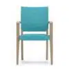 Stoel voor senioren armstoel met bruin houten frame en turquoise urine-werende bekleding