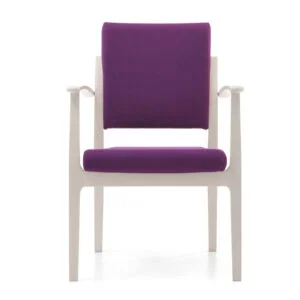 Zorgstoel wit hout met paars urine-werend kunstleer