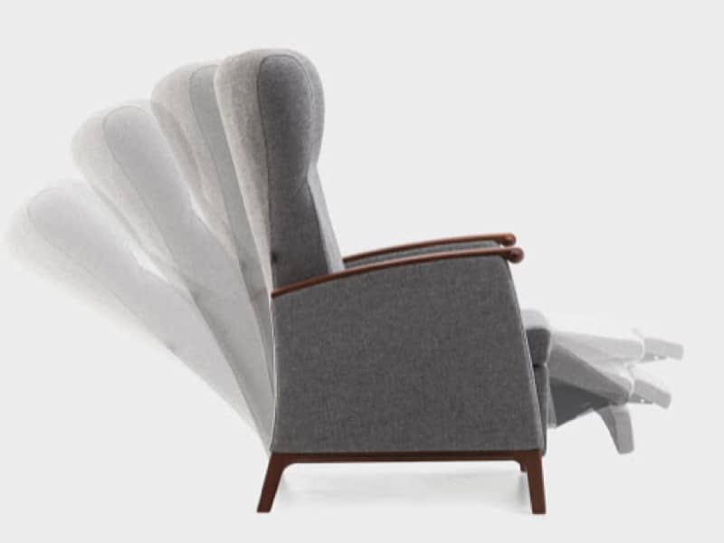 Senioren fauteuil Verstelbaar met grijze stoffering en houten frame