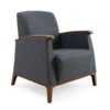 senioren fauteuil grijs met bruin houte armleuningen en poten