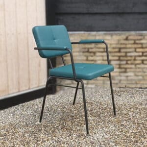 Stapelbare stoel in het blauw voor dagebestedingen