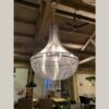 Grote chandelier lamp met een doorzichtige stof