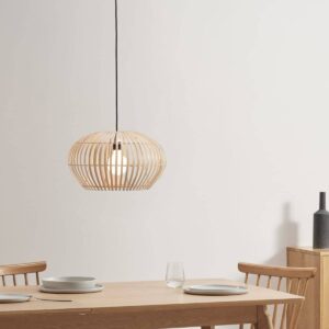 Kleine rieten hanglamp in de sfeer