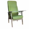 Ergonomische fauteuil met hoge rug en eettafel
