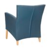 Achterkant luie stoel brede zitting in het blauw