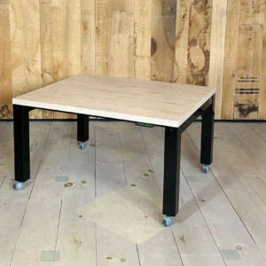 In hoogte verstelbare tafel