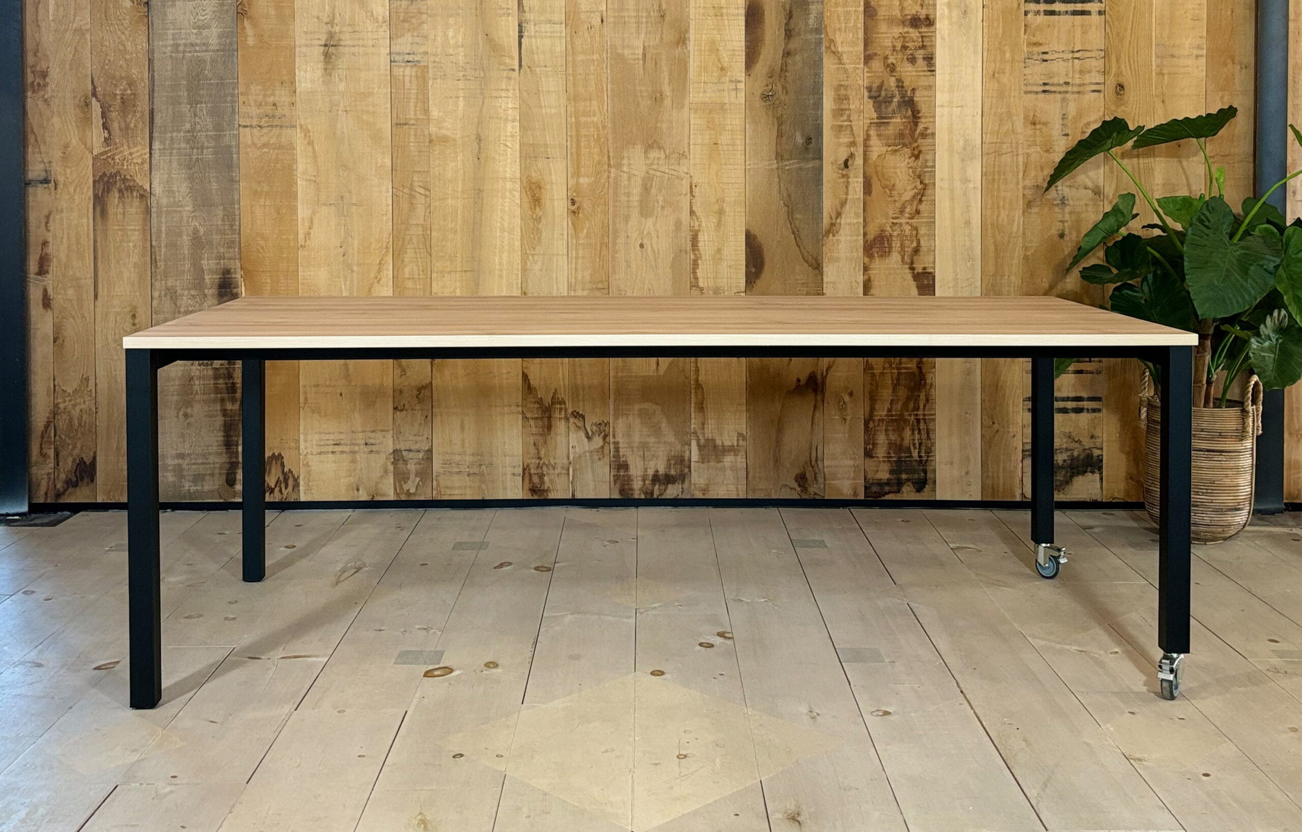 Hufterproof zorgtafel Sensi met wielen en zorgstoelen