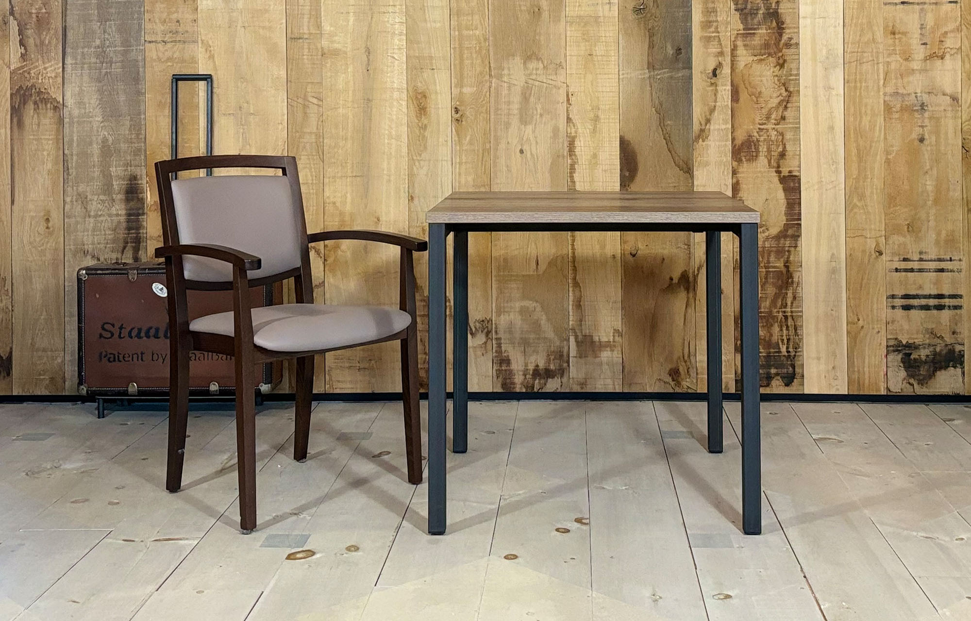 Kleine metalen seniorentafel Sensi met Senior stoel
