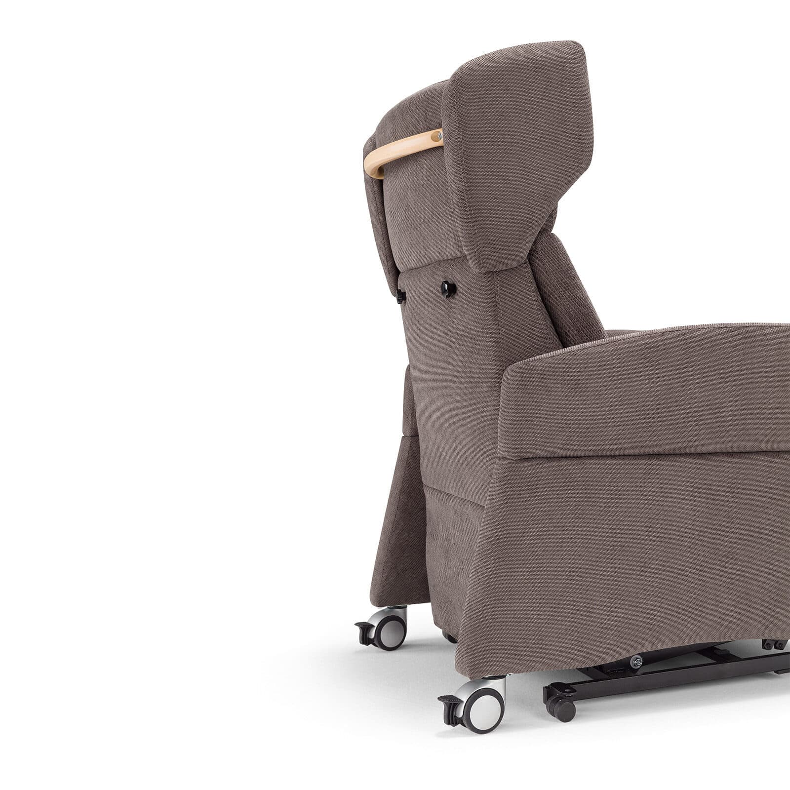 Sta op stoel rugleuning met houten hendel 1600x1600 Fauteuil met houten hendel aan de rugleuning