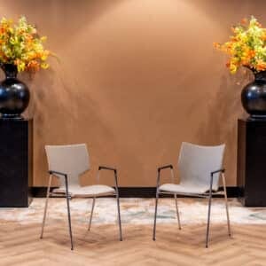 Stapelbare koppelstoelen voor wachtkamers