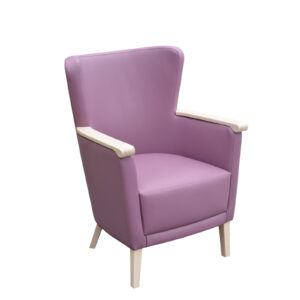Comfortabele fauteuil met houten armleuning